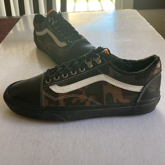 Vans Black and White Sneakers - Picture 5 of 9